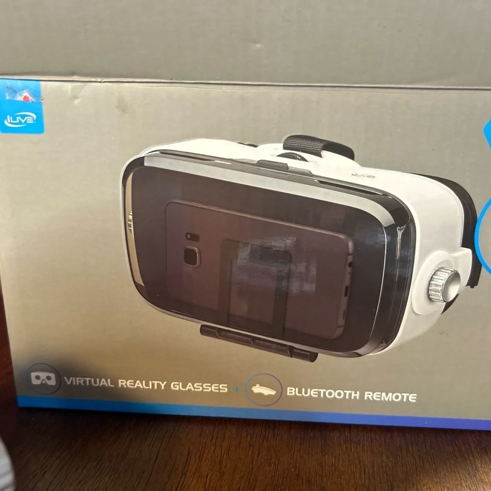 Smartphone VR Headset - Black and White